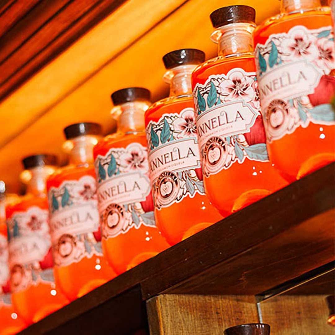 Steklenica Cannella likerja